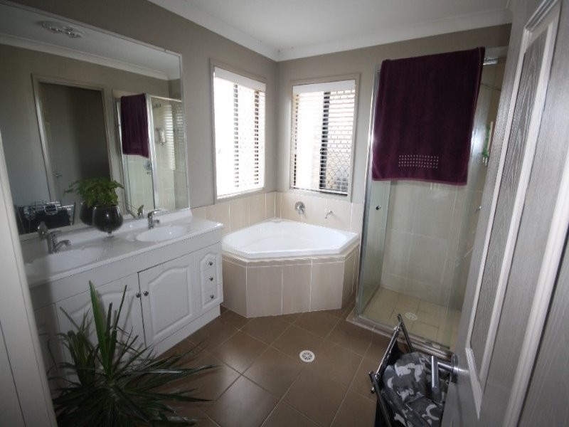 71 Gregory Street, Hendon QLD 4362