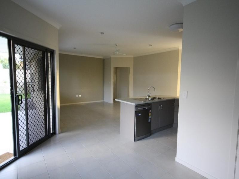 2/193 Ogilvie Road, Warwick QLD 4370