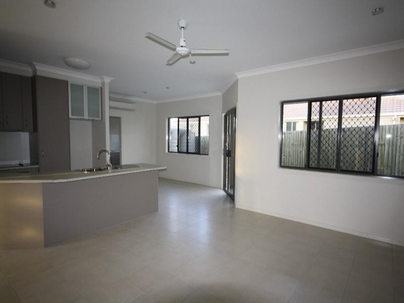 2/193 Ogilvie Road, Warwick QLD 4370