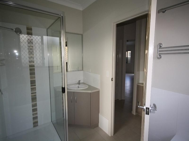 2/193 Ogilvie Road, Warwick QLD 4370