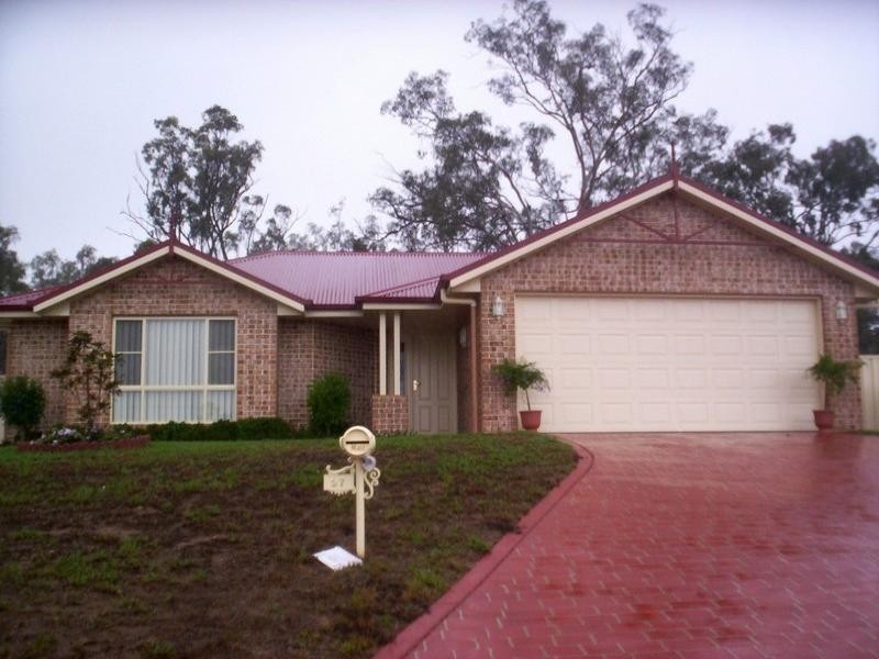 27 Lyons Crescent, Warwick QLD 4370