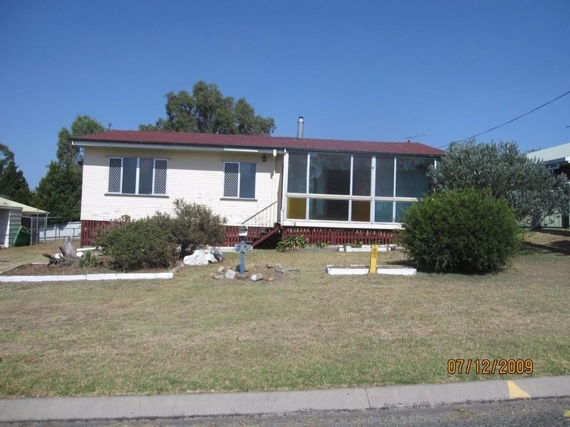 32 Furness Crescent, Warwick QLD 4370