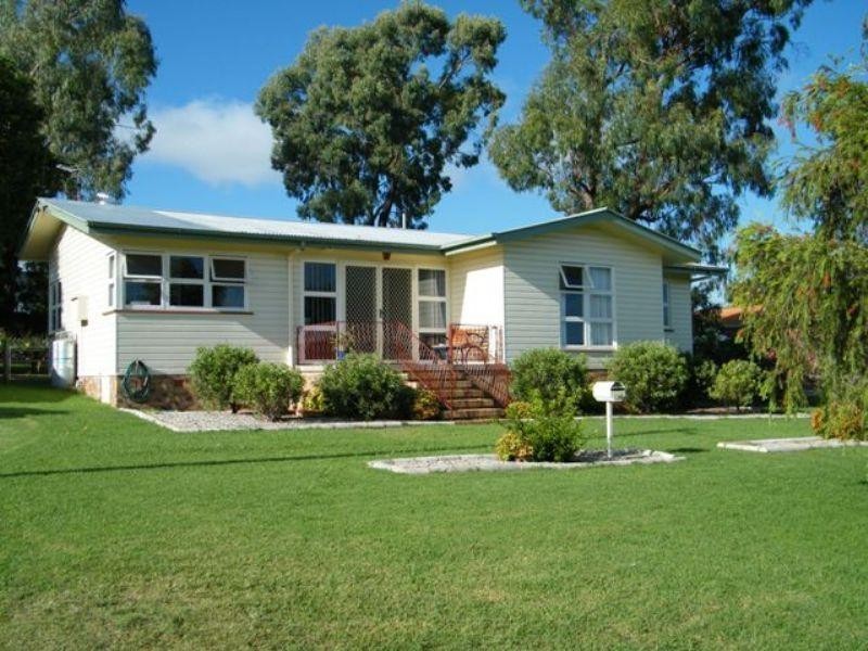 136 Locke Street, Warwick QLD 4370