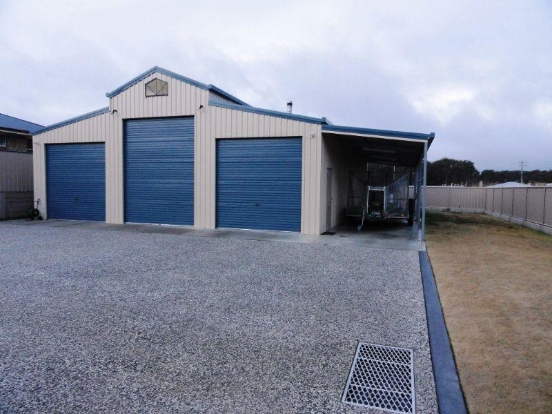 17 Fairway Crescent, Stanthorpe QLD 4380