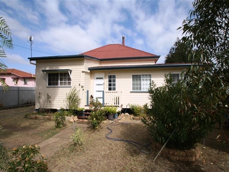 11 Lyons Street, Warwick QLD 4370