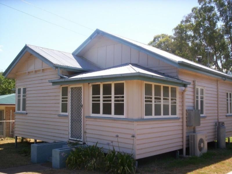 30 Sturt Street, Warwick QLD 4370