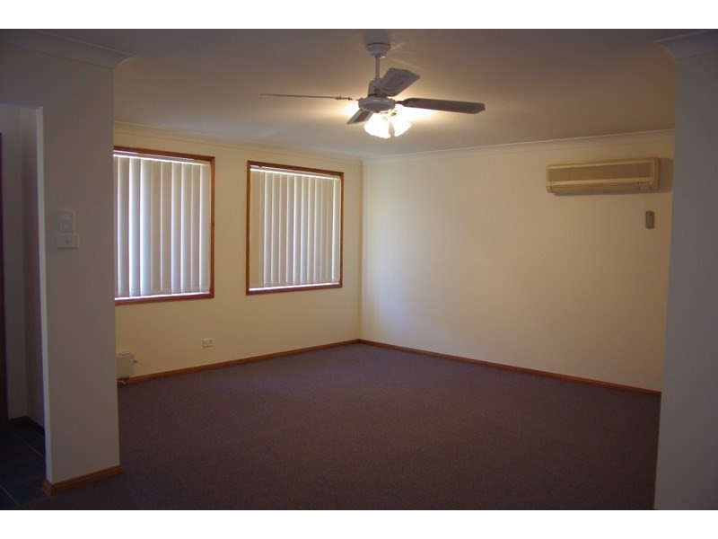 2/11 STRONG Place, Richmond NSW 2753