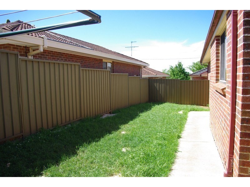 2/11 STRONG Place, Richmond NSW 2753