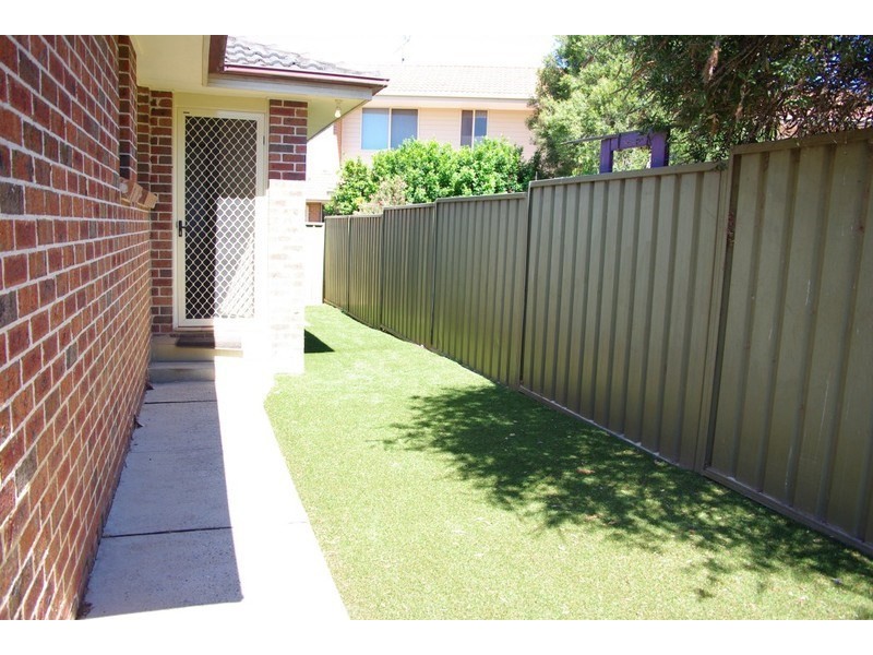 2/11 STRONG Place, Richmond NSW 2753