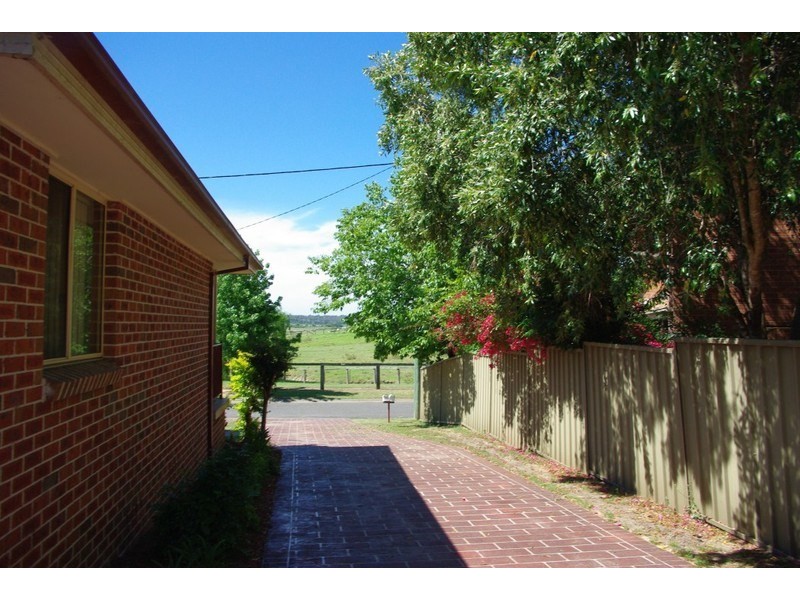 2/11 STRONG Place, Richmond NSW 2753