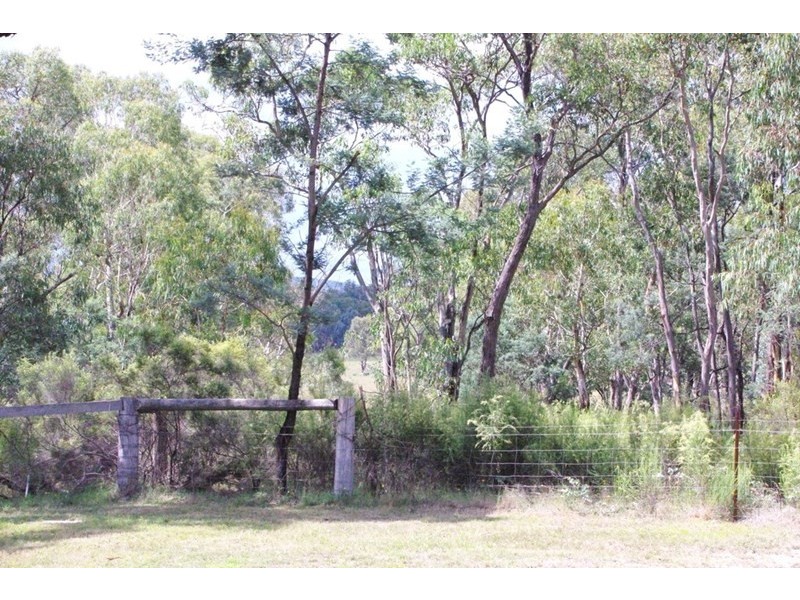 42 Borrowpit Road, Meadow Flat NSW 2795
