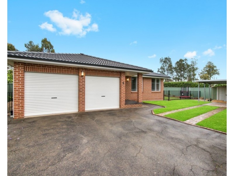 4 Phillip Place, Mcgraths Hill NSW 2756