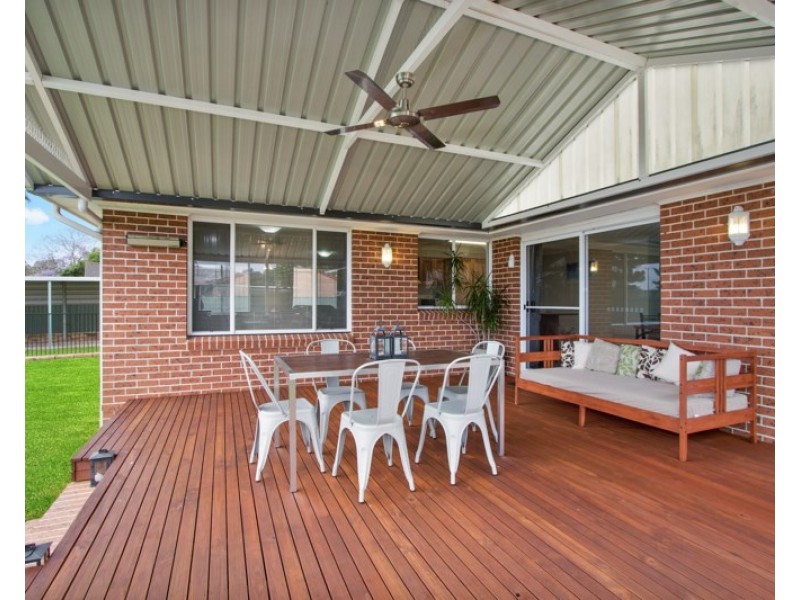 4 Phillip Place, Mcgraths Hill NSW 2756