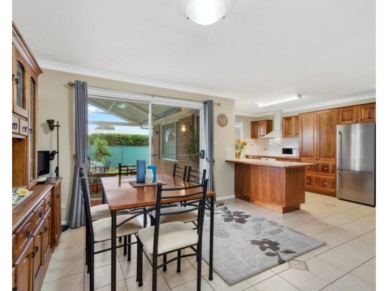 4 Phillip Place, Mcgraths Hill NSW 2756