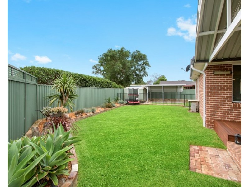 4 Phillip Place, Mcgraths Hill NSW 2756