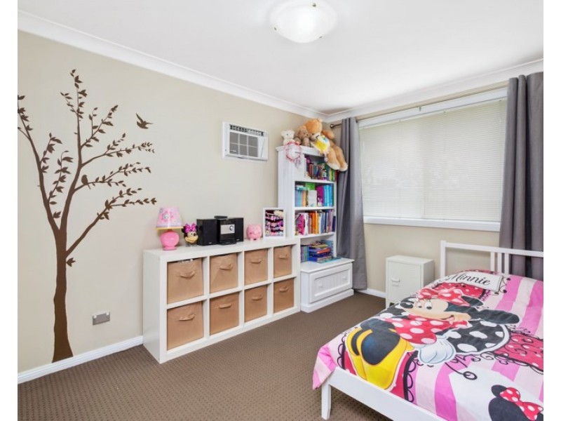 4 Phillip Place, Mcgraths Hill NSW 2756