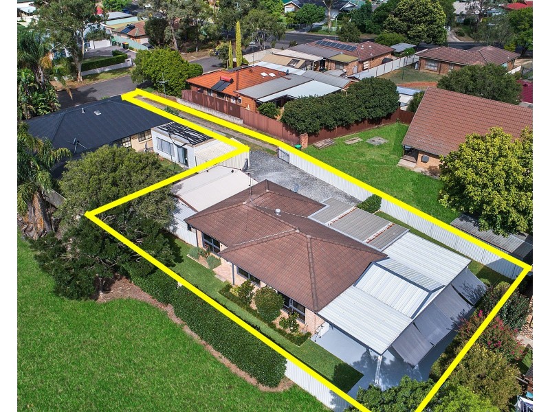 8 Books Crescent, Mcgraths Hill NSW 2756