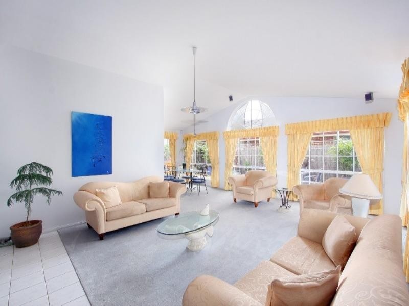 8 Kallawatta Grove, Mcgraths Hill NSW 2756