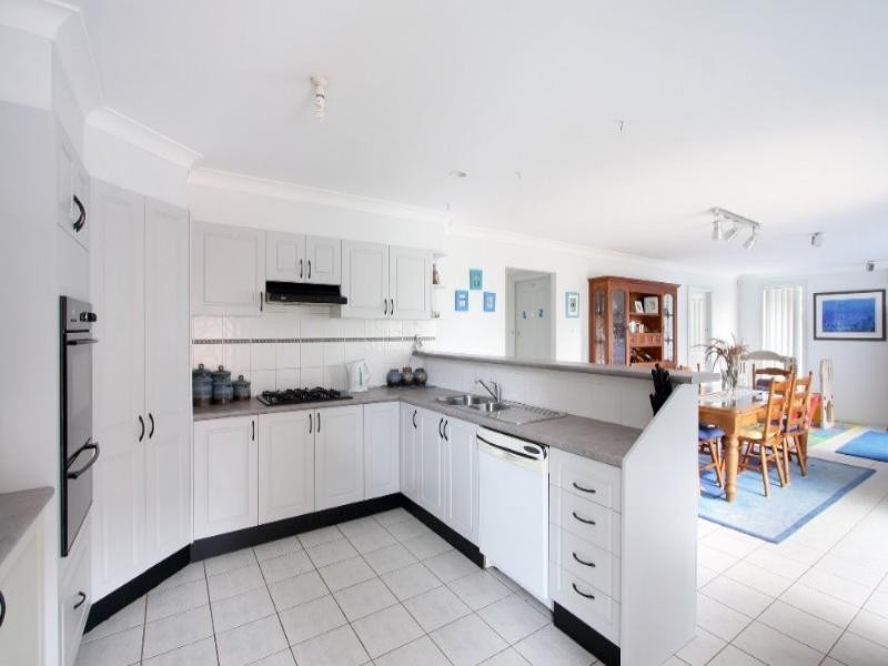 8 Kallawatta Grove, Mcgraths Hill NSW 2756