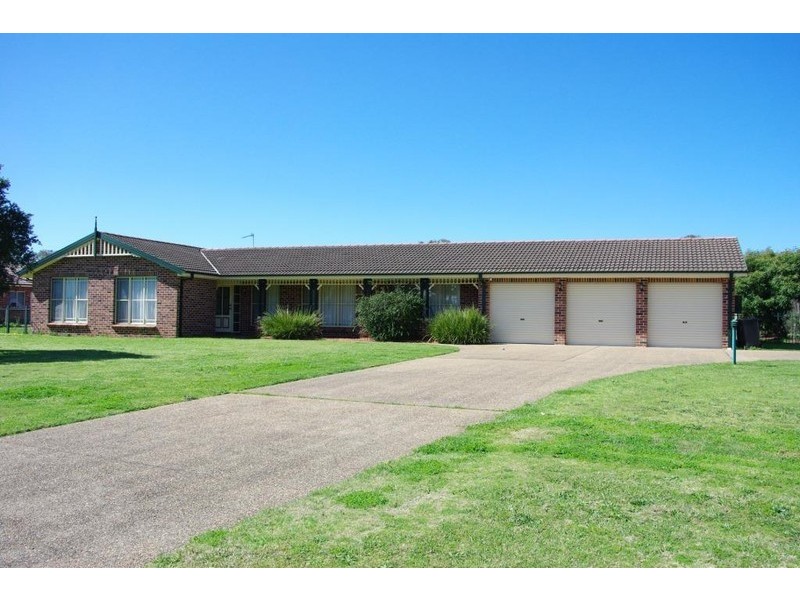 2 Burnside Grove, Windsor Downs NSW 2756