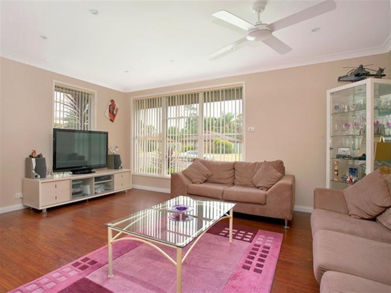 10 Scarvell Avenue, Mcgraths Hill NSW 2756