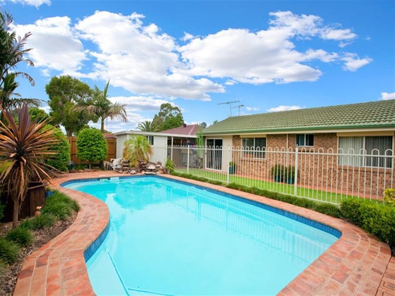 10 Scarvell Avenue, Mcgraths Hill NSW 2756