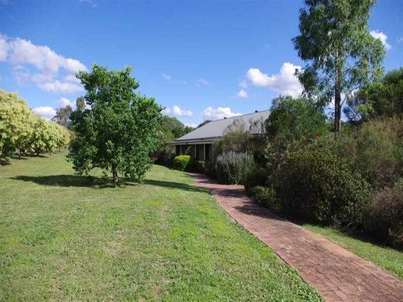 32 Pine Place, Grose Vale NSW 2753