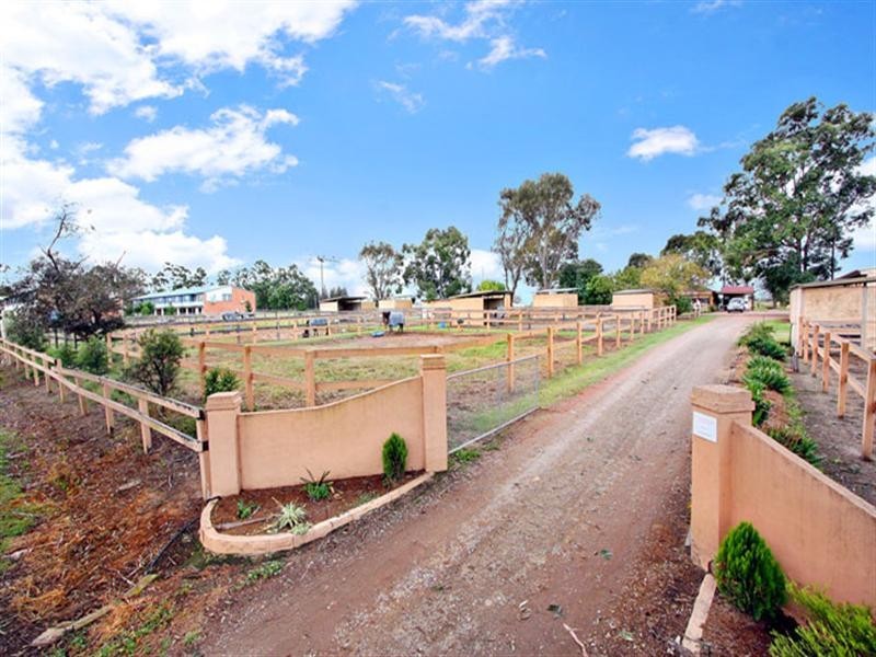 15 Racecourse Road, Clarendon NSW 2756