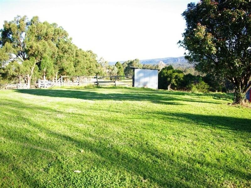 42 Cabbage Tree Road, Grose Vale NSW 2753