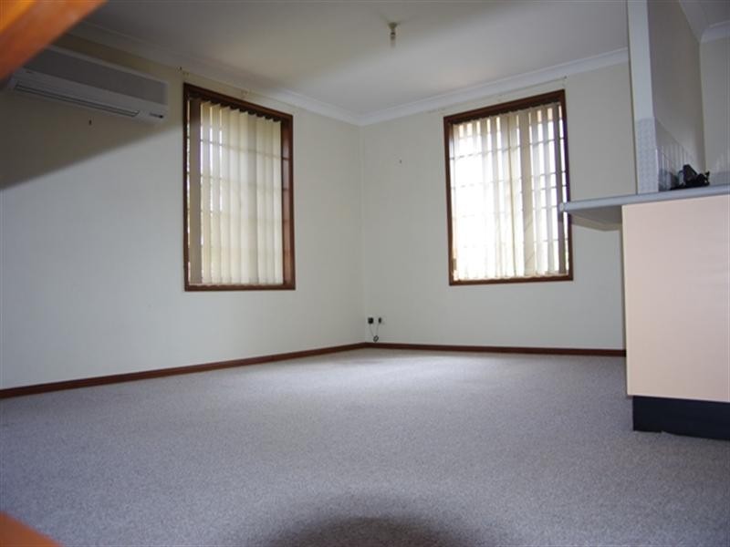 8 Erringhi Place, Mcgraths Hill NSW 2756