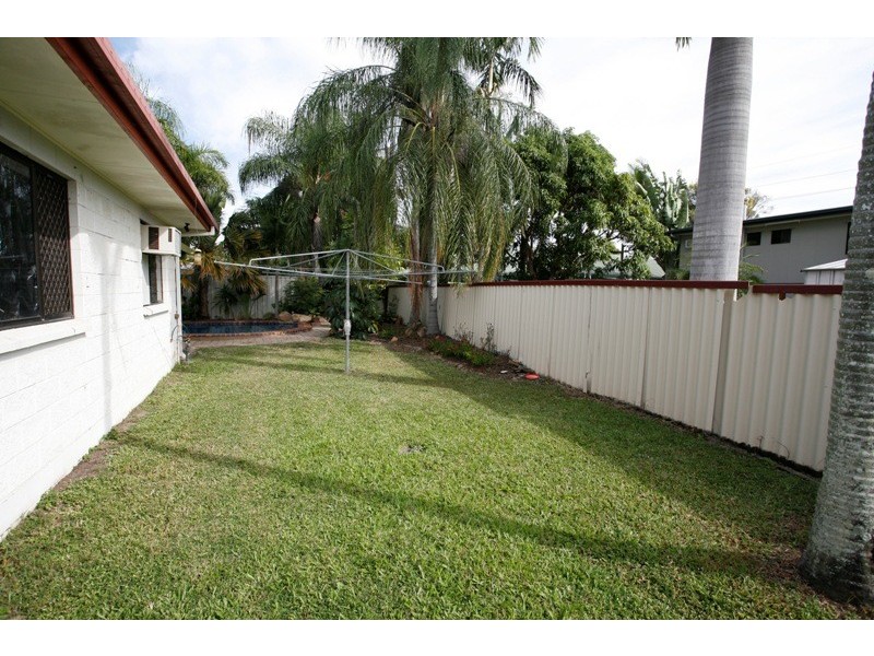 20 Selwyn Street, Cranbrook QLD 4814