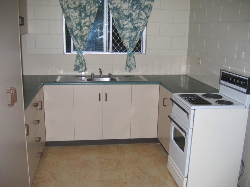 80 Coates Street, Mount Louisa QLD 4814