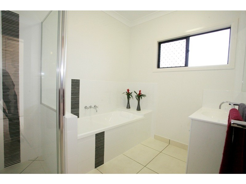 157 Daintree Drive, Bushland Beach QLD 4818