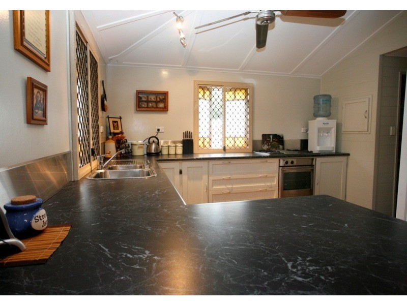 12 Ninth Avenue, Railway Estate QLD 4810