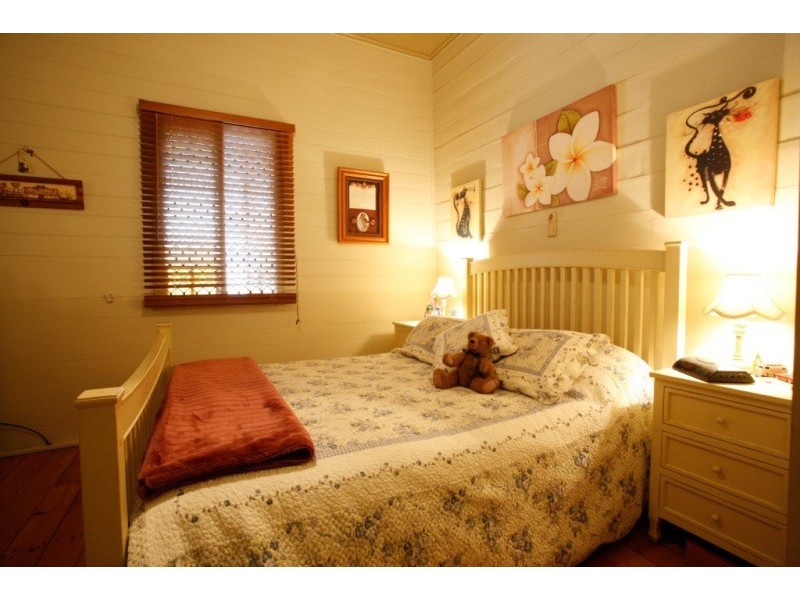 12 Ninth Avenue, Railway Estate QLD 4810