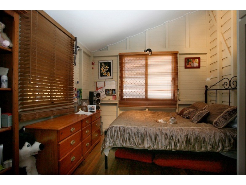 12 Ninth Avenue, Railway Estate QLD 4810