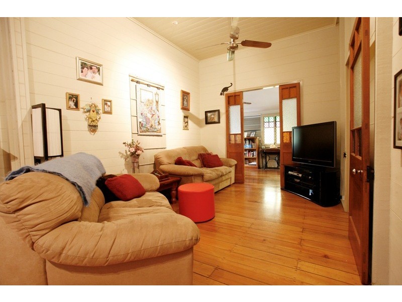 12 Ninth Avenue, Railway Estate QLD 4810