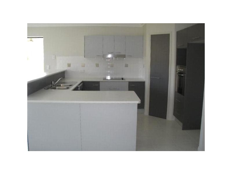 13 Daintree Drive, Bushland Beach QLD 4818