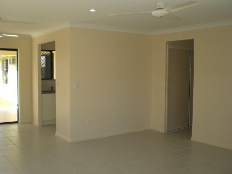 10 Johnlan Avenue, Bohle Plains QLD 4817