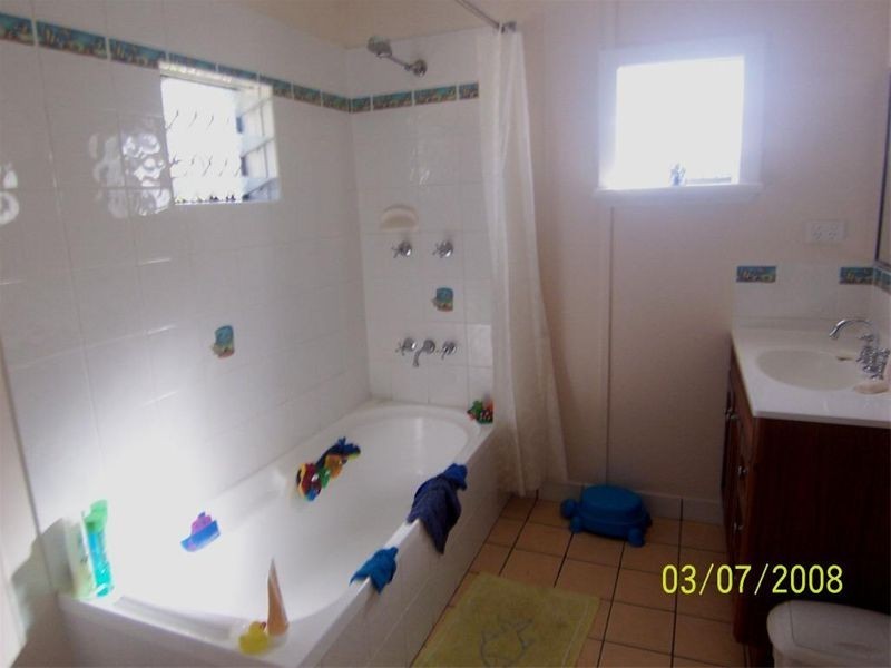 8 Jermyn Street, Hyde Park QLD 4812