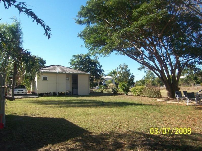 8 Jermyn Street, Hyde Park QLD 4812