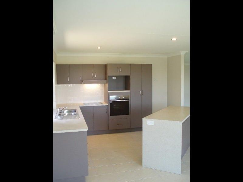 13 Donostia Crescent, Bushland Beach QLD 4818