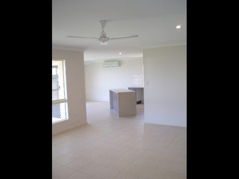 13 Donostia Crescent, Bushland Beach QLD 4818