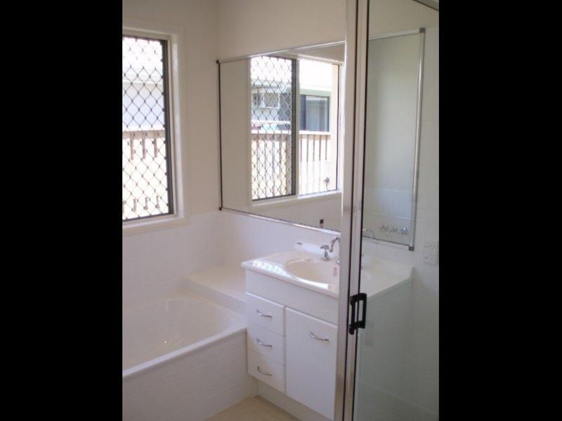 13 Donostia Crescent, Bushland Beach QLD 4818