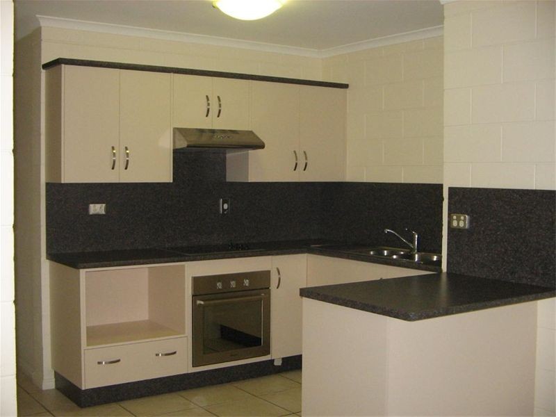 1/7 Warburton Street, North Ward QLD 4810