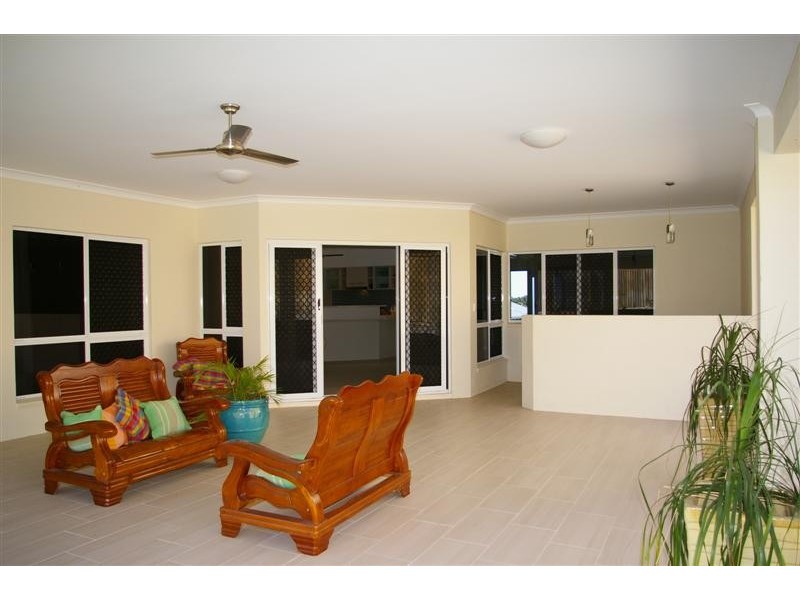 16 Shutehaven Circuit, Bushland Beach QLD 4818