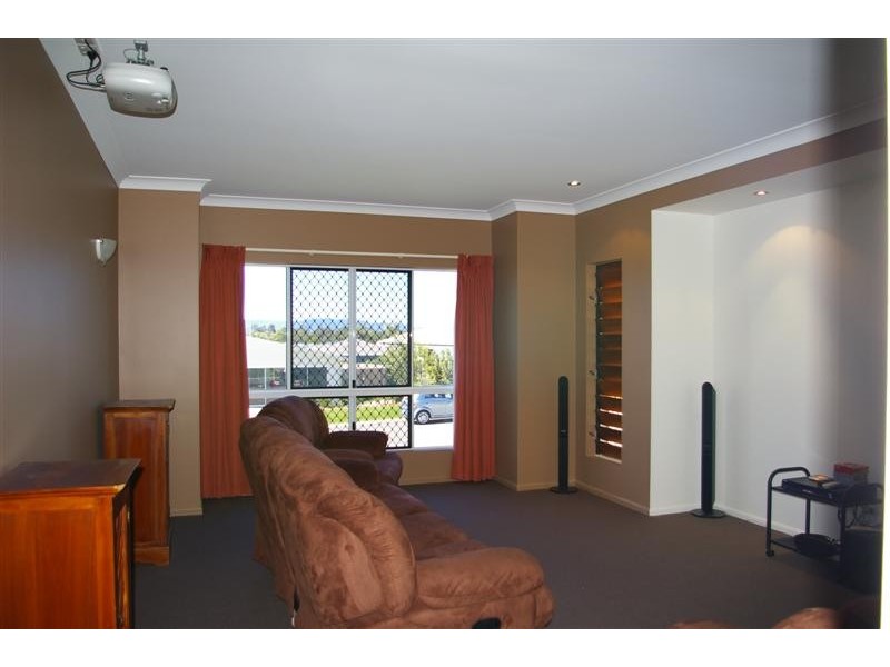 16 Shutehaven Circuit, Bushland Beach QLD 4818