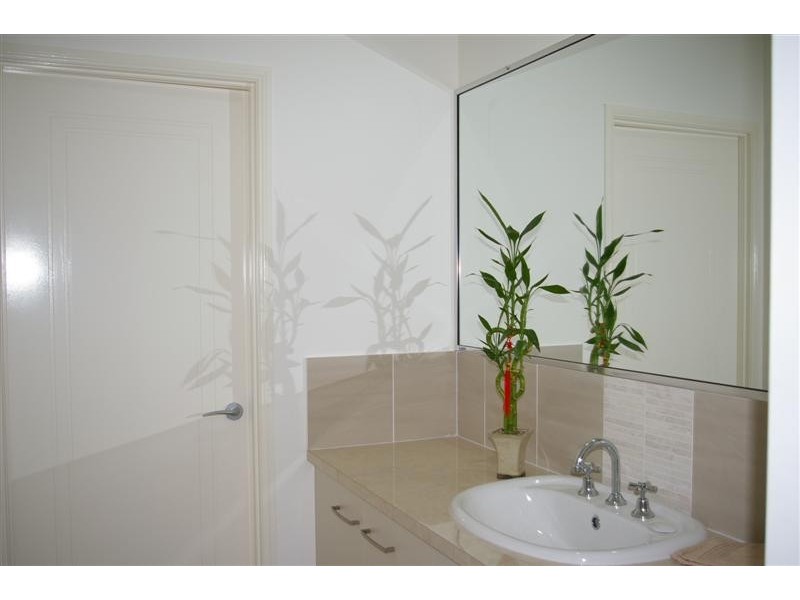 16 Shutehaven Circuit, Bushland Beach QLD 4818