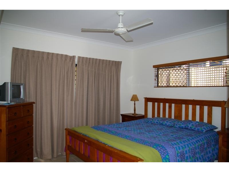 16 Shutehaven Circuit, Bushland Beach QLD 4818