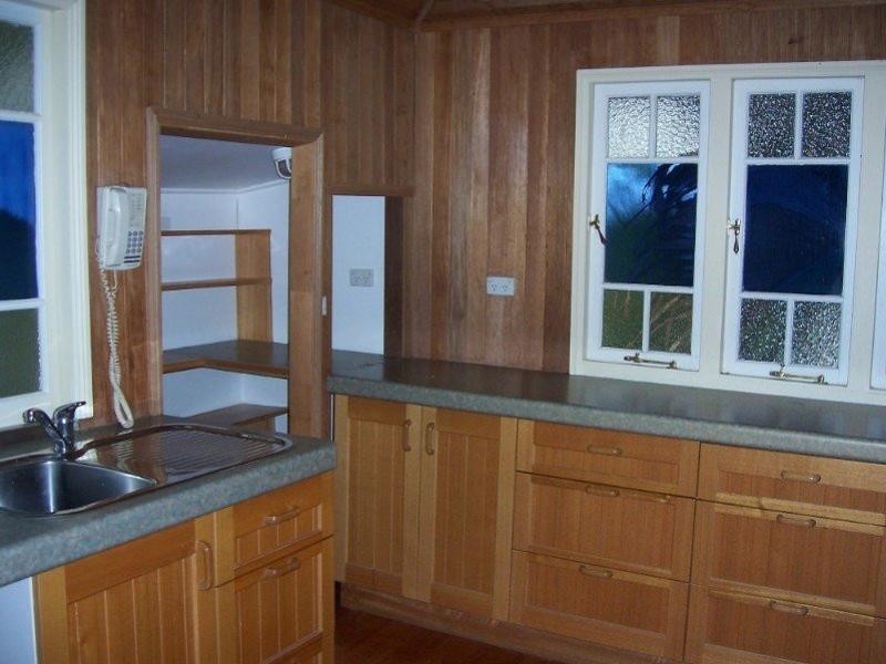 19 Lamington Road, West End QLD 4810